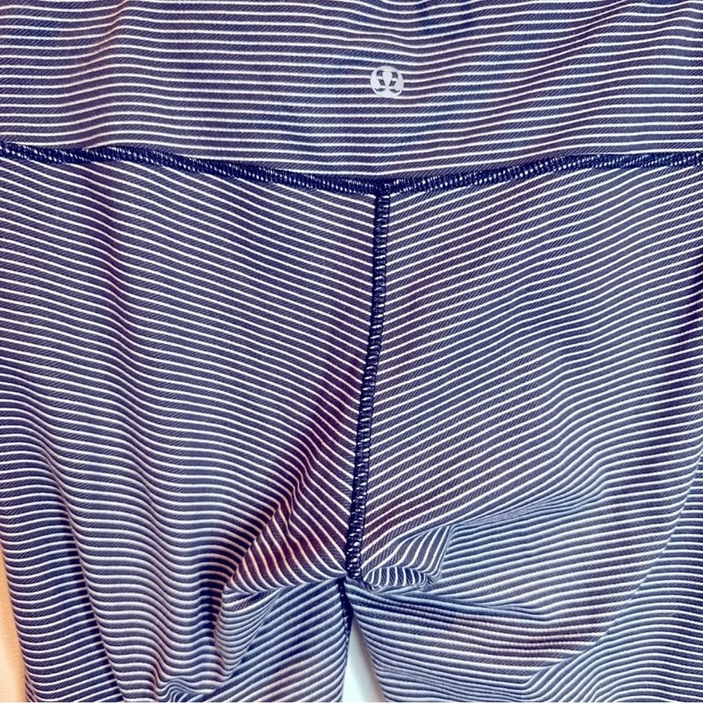 Lululemon Wunder Under Legging - Picture 14 of 15